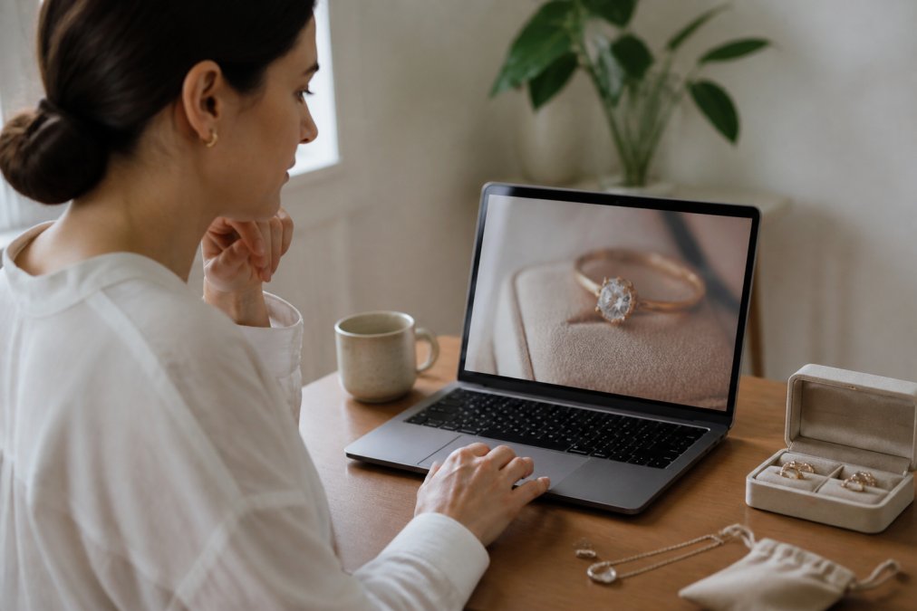 Buy Fine Jewellery Online Safely: 7 Essential Tips
